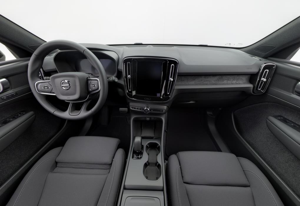VOLVO EX40 2025