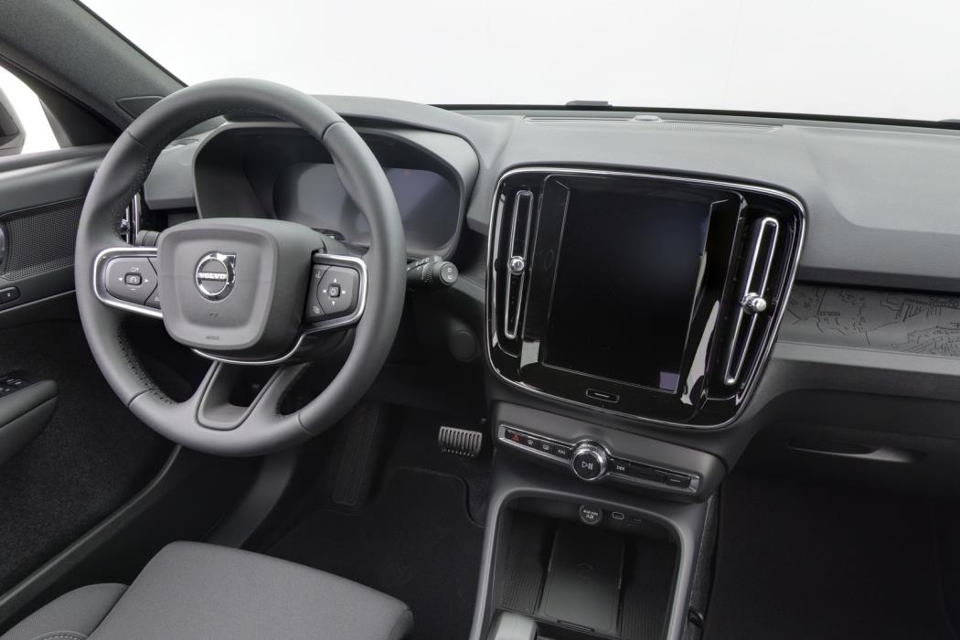 VOLVO EX40 2025