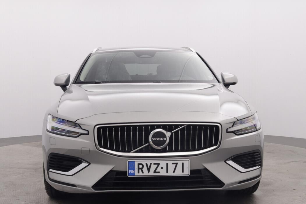 VOLVO V60 2025