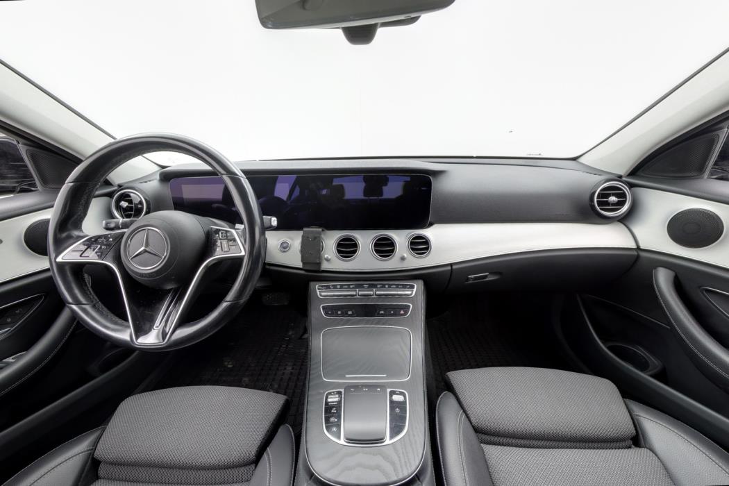 MERCEDES-BENZ E 2022