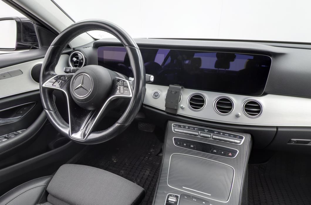 MERCEDES-BENZ E 2022