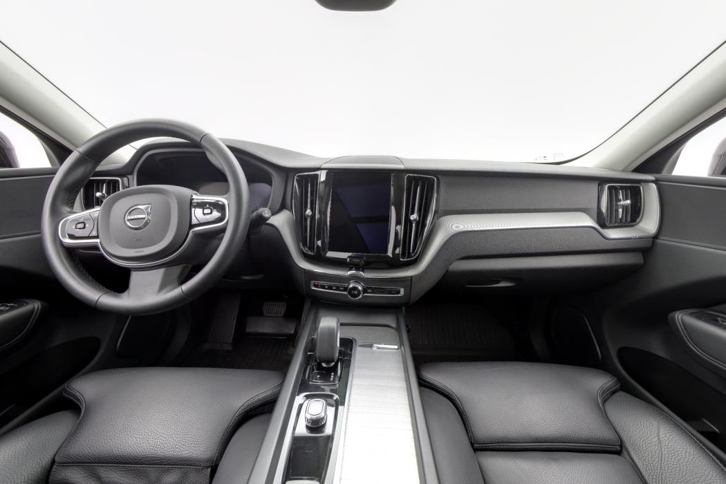 VOLVO XC60 2023