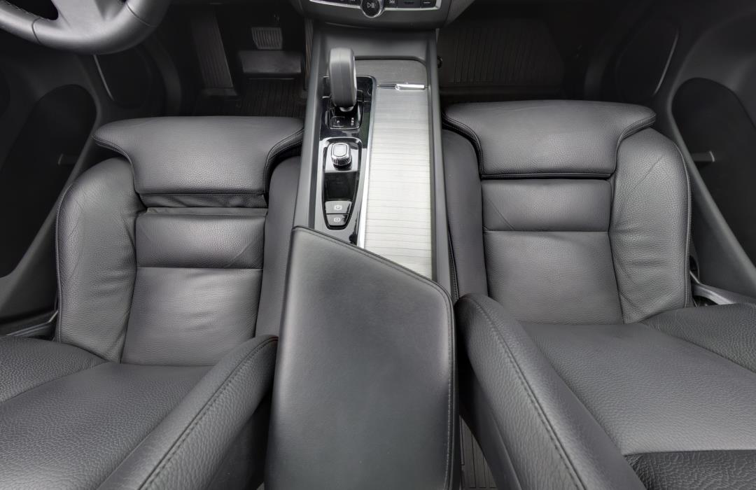 VOLVO XC60 2023