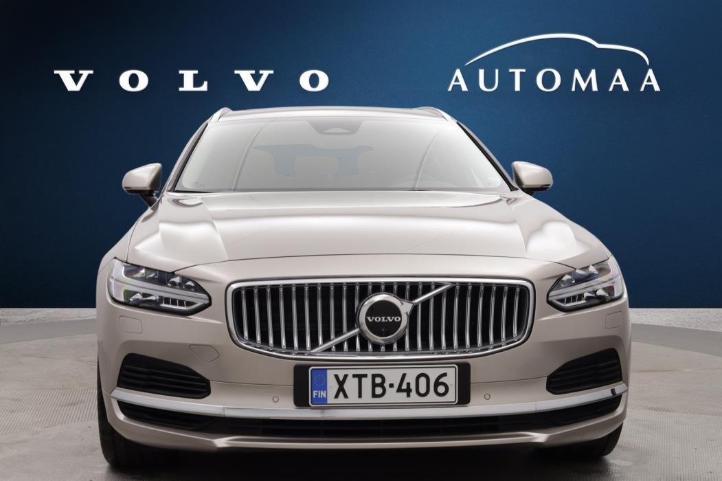 VOLVO V90 2025