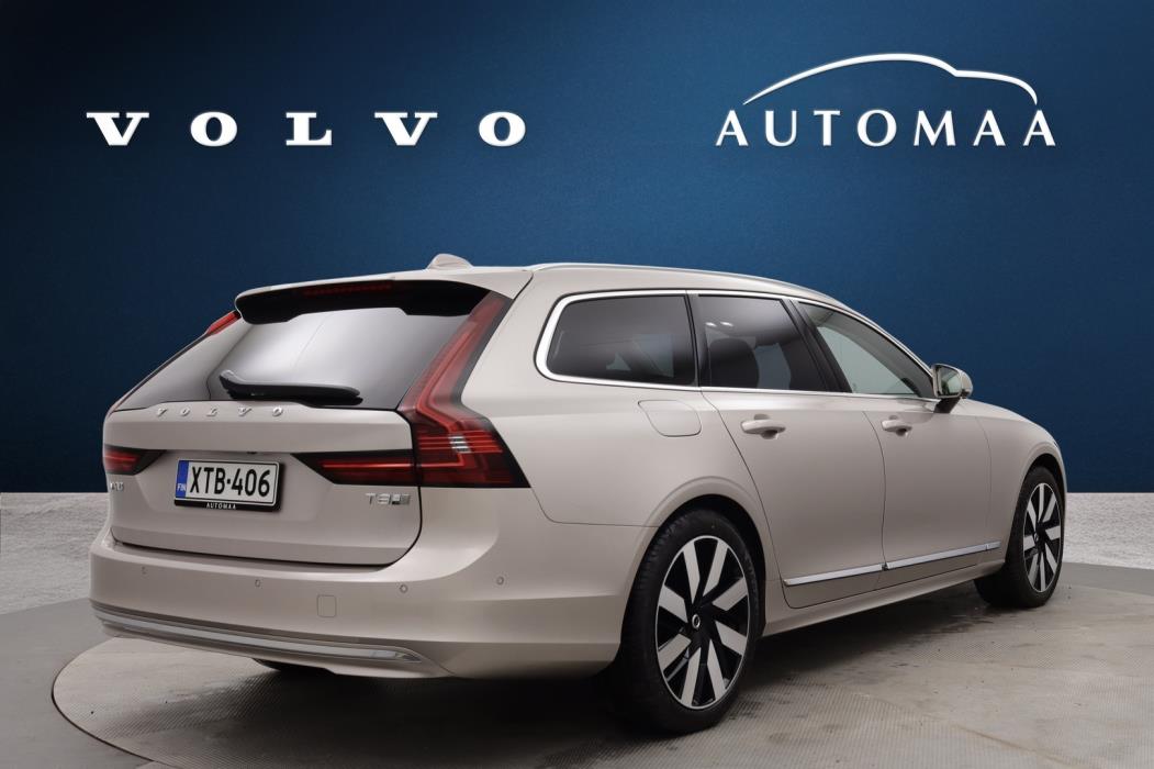 VOLVO V90 2025