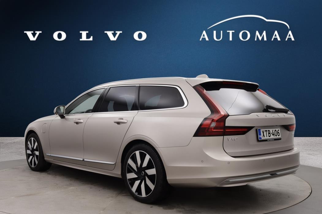 VOLVO V90 2025