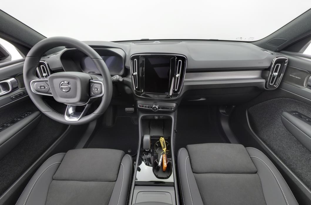 VOLVO EX40 2027