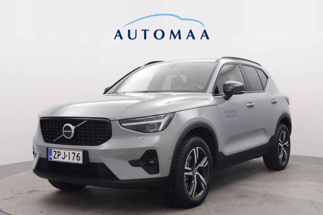 VOLVO XC40 2025