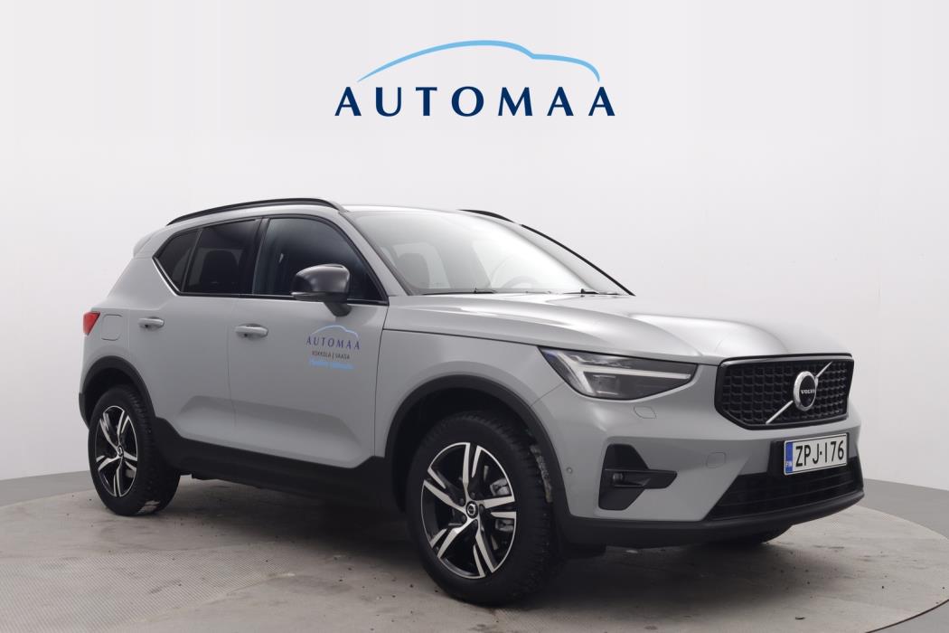 VOLVO XC40 2025