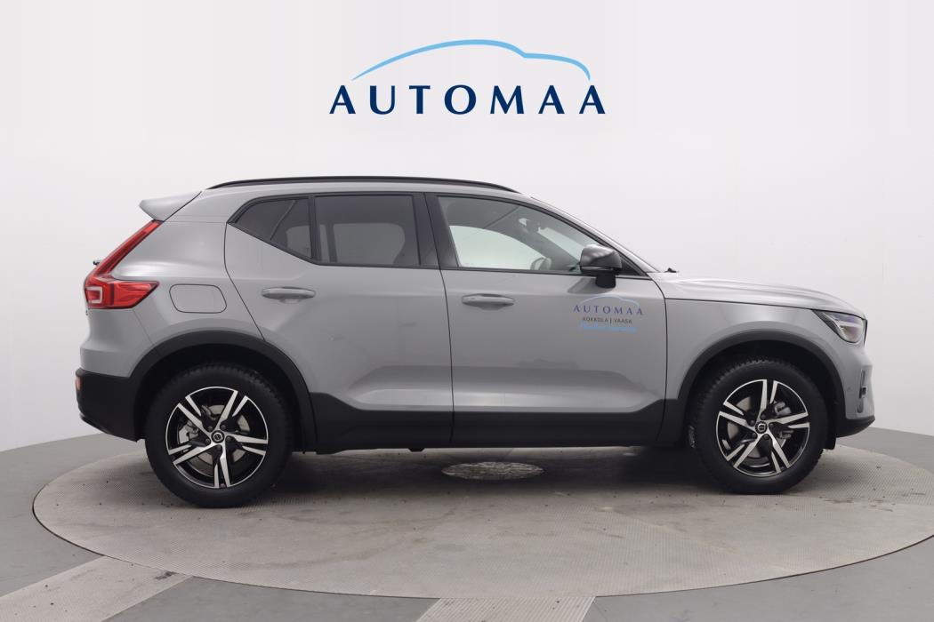 VOLVO XC40 2025