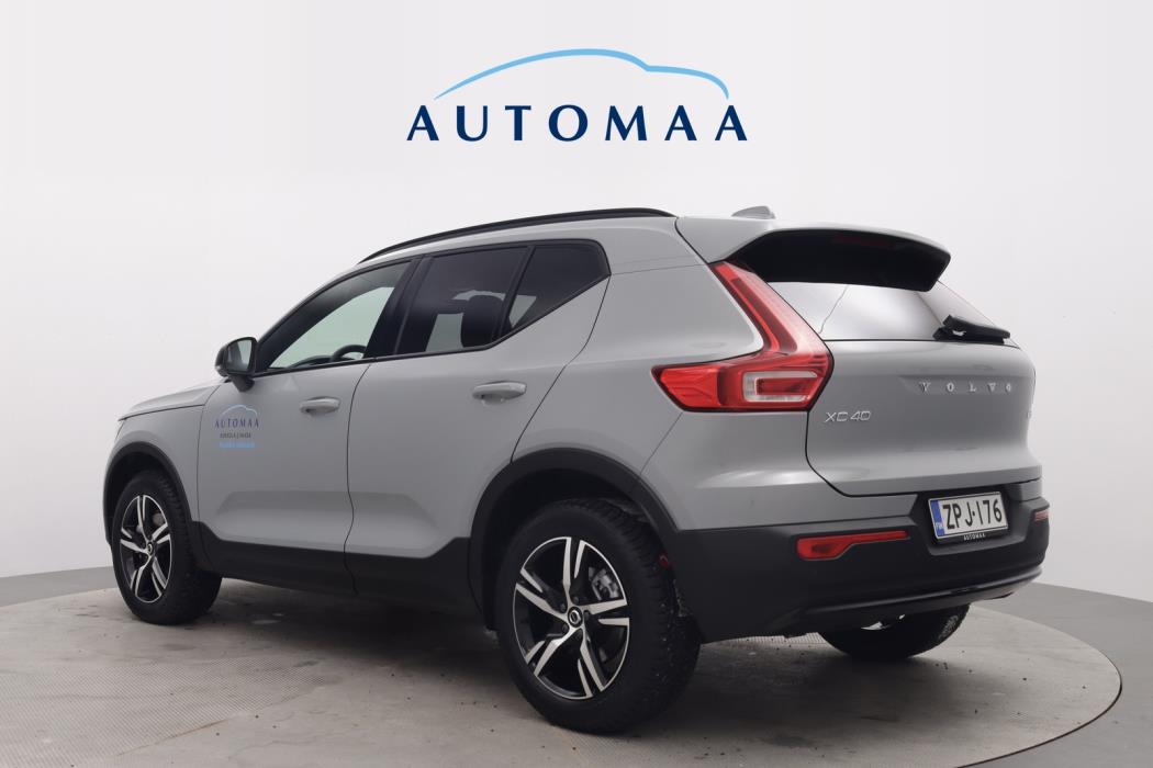 VOLVO XC40 2025