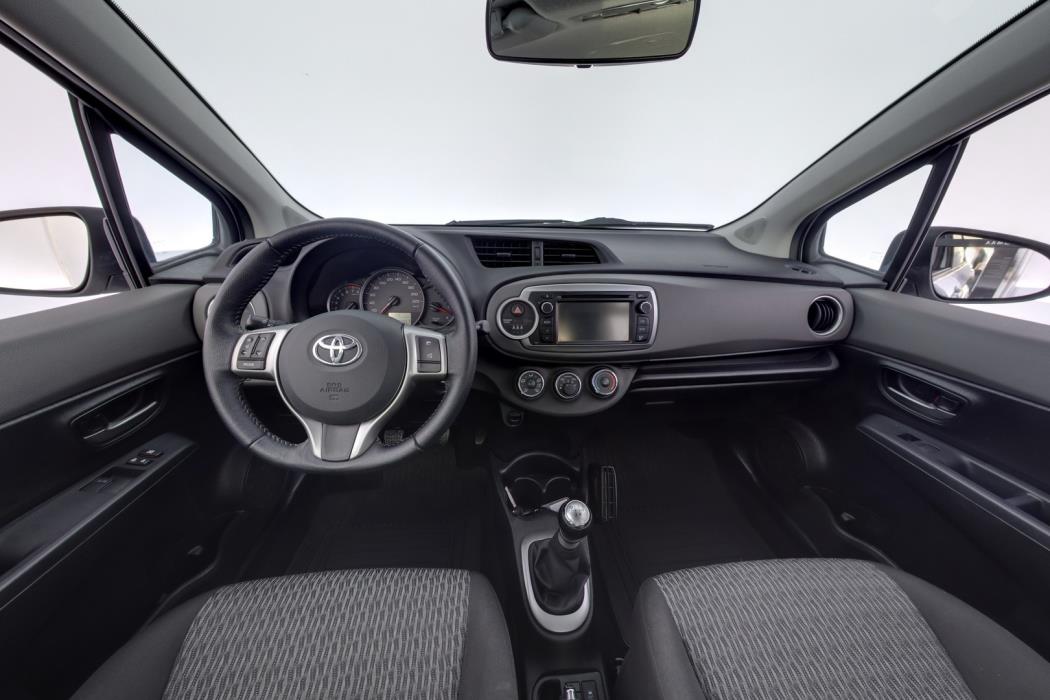TOYOTA Yaris 2013