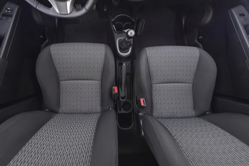 TOYOTA Yaris 2013