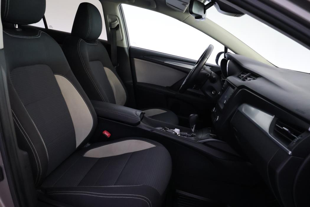 TOYOTA Avensis 2016
