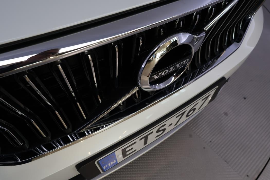 VOLVO XC40 2021
