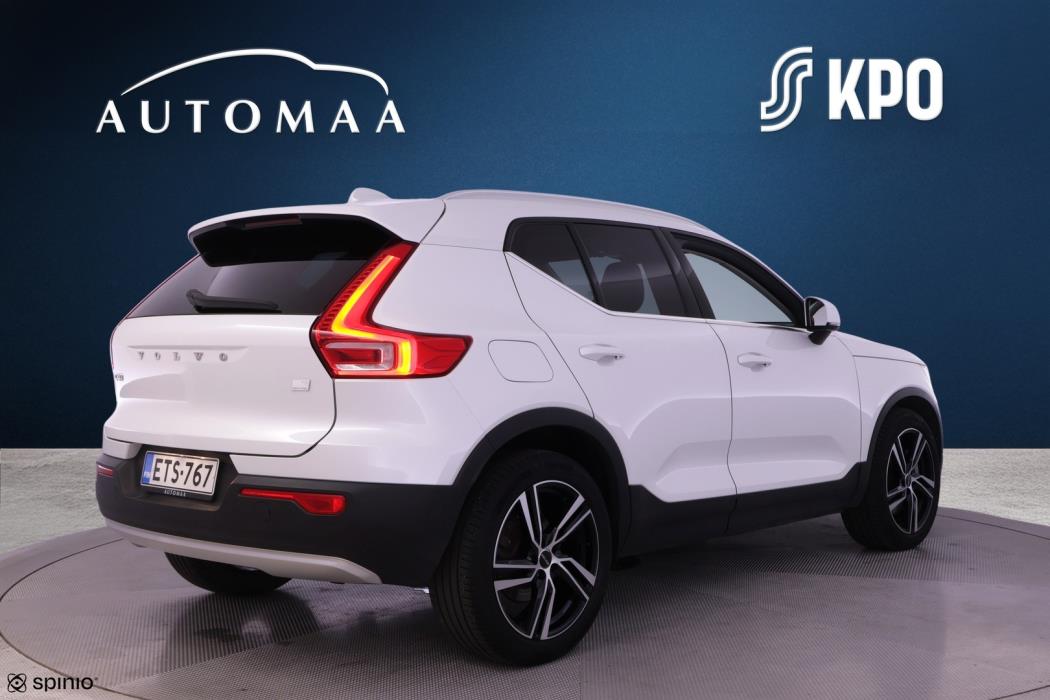 VOLVO XC40 2021