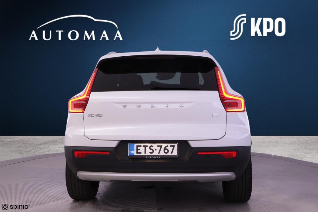 VOLVO XC40 2021