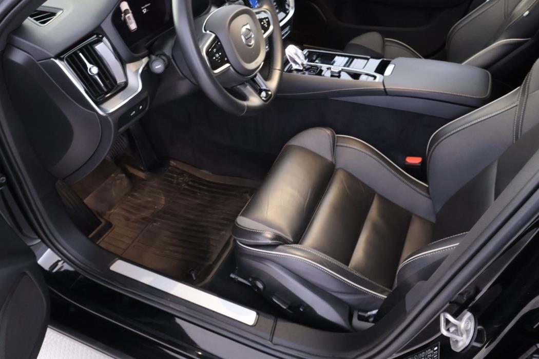 VOLVO V60 2023