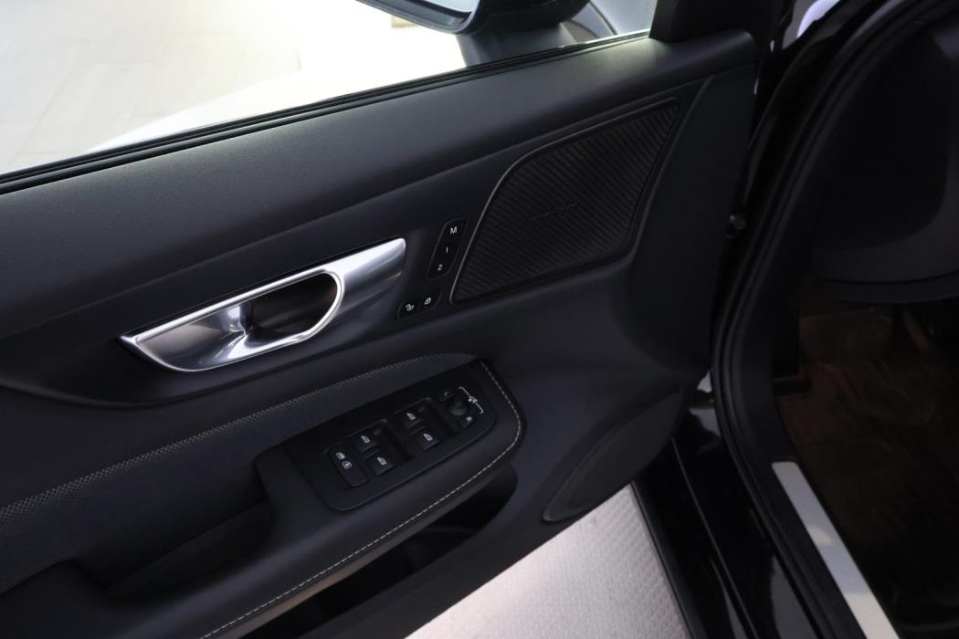 VOLVO V60 2023
