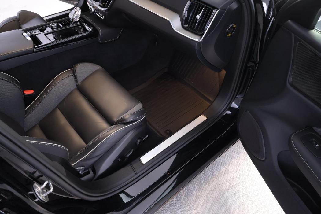 VOLVO V60 2023