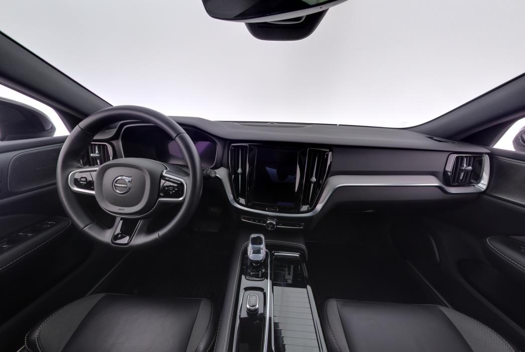 VOLVO V60 2023