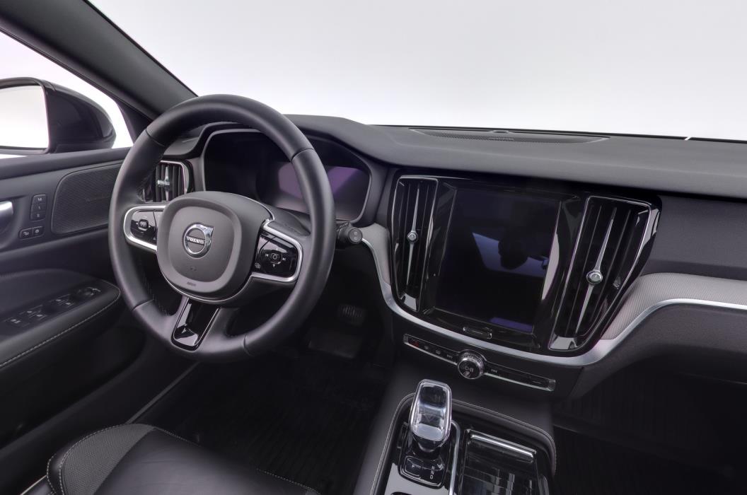 VOLVO V60 2023