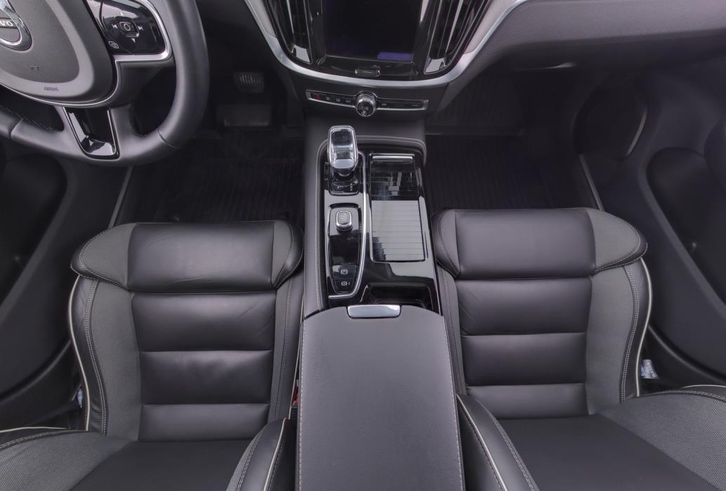 VOLVO V60 2023