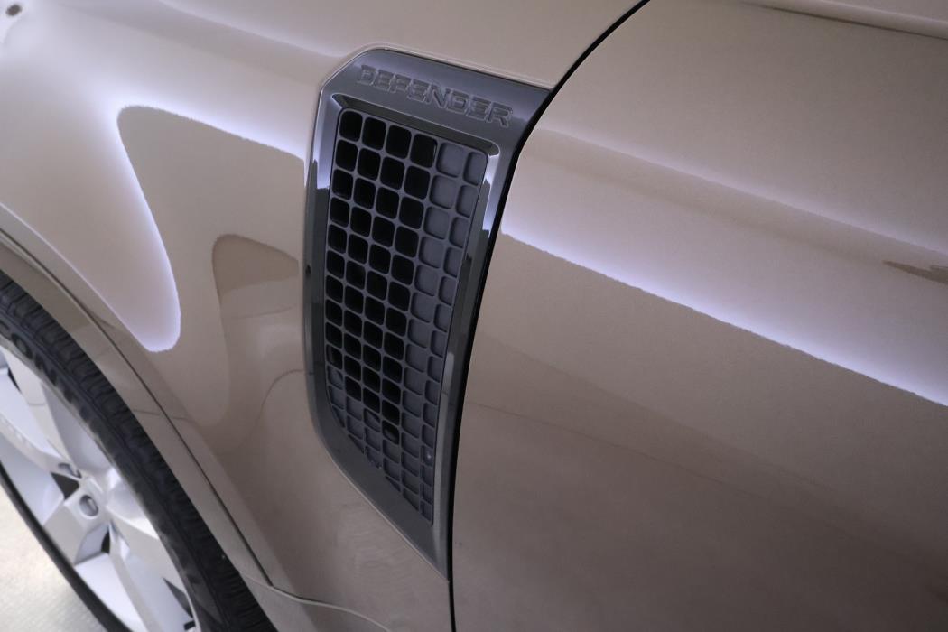 LAND ROVER Defender 2024