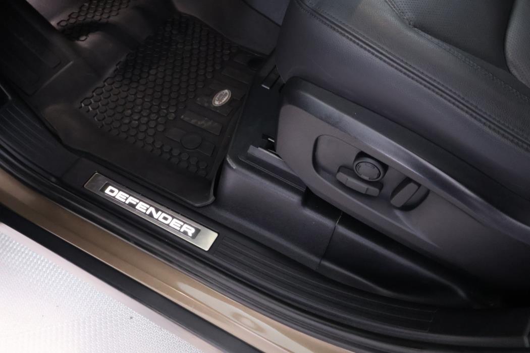 LAND ROVER Defender 2024