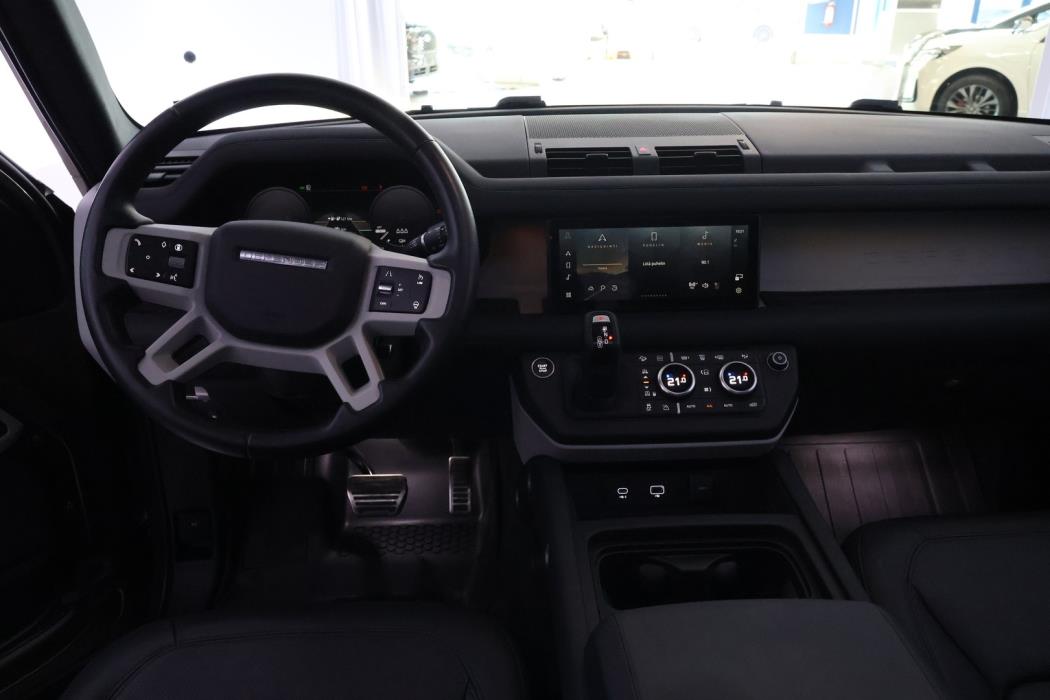 LAND ROVER Defender 2024