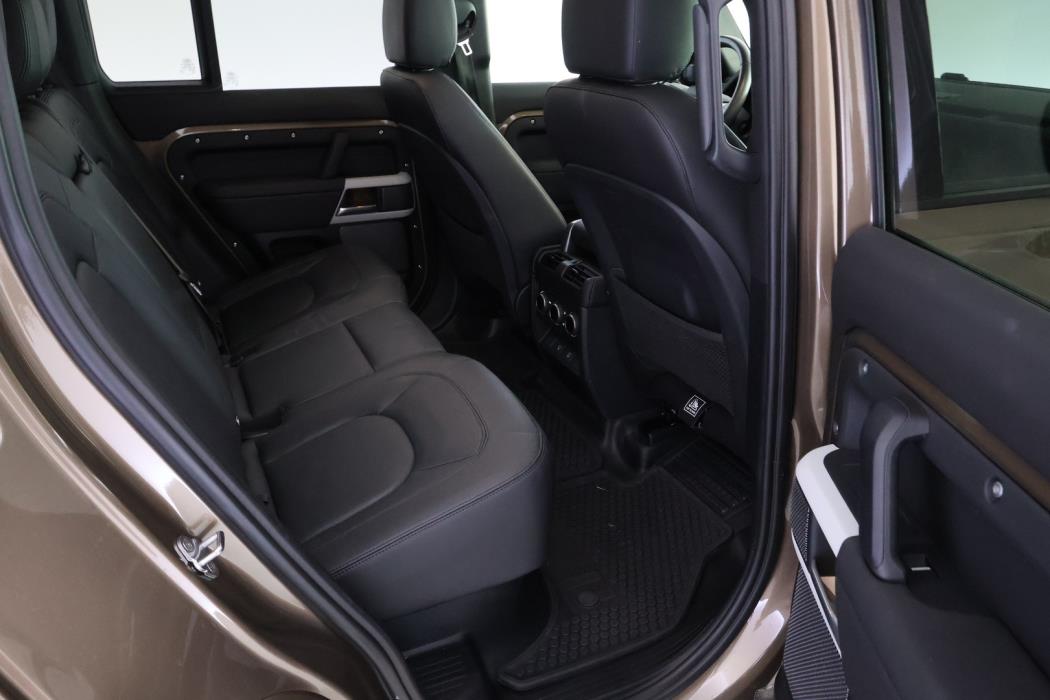 LAND ROVER Defender 2024