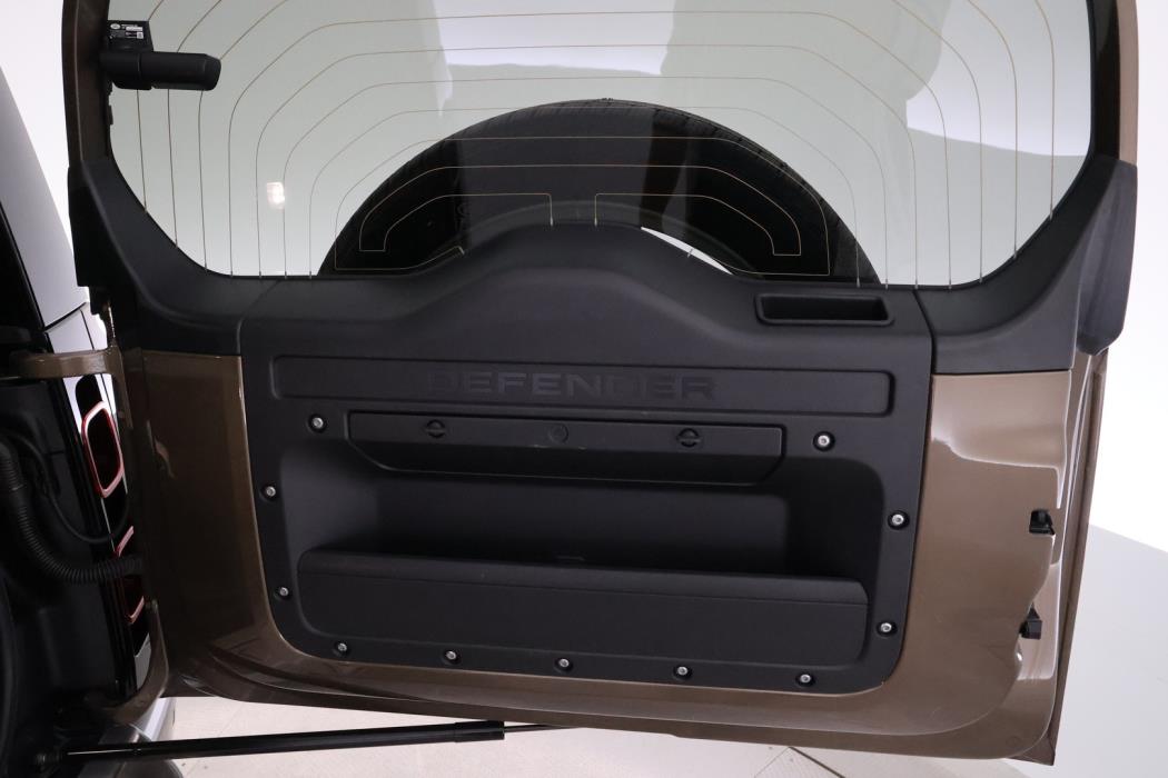 LAND ROVER Defender 2024