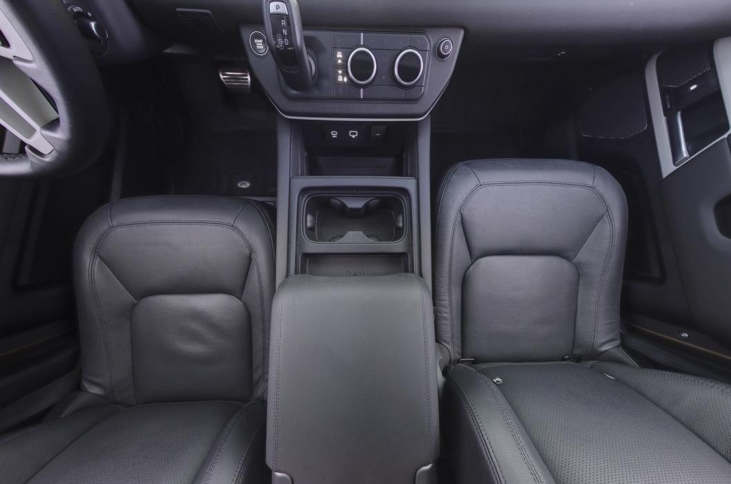 LAND ROVER Defender 2024