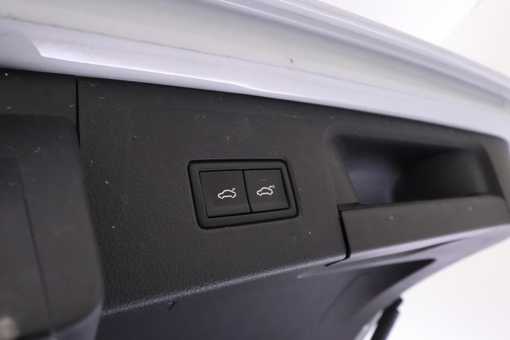 VOLKSWAGEN Passat 2023