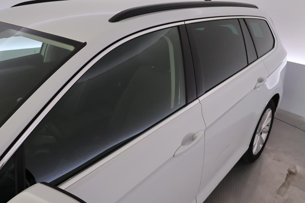 VOLKSWAGEN Passat 2023