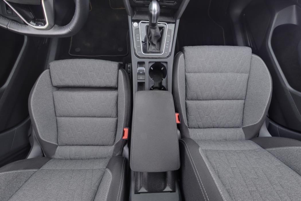 VOLKSWAGEN Passat 2023