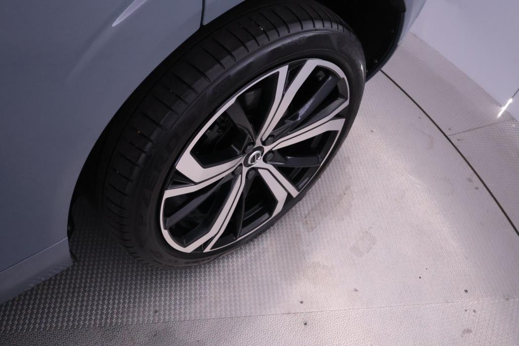 VOLVO XC60 2024