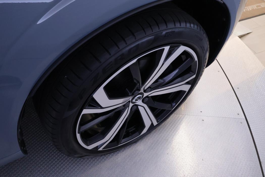 VOLVO XC60 2024