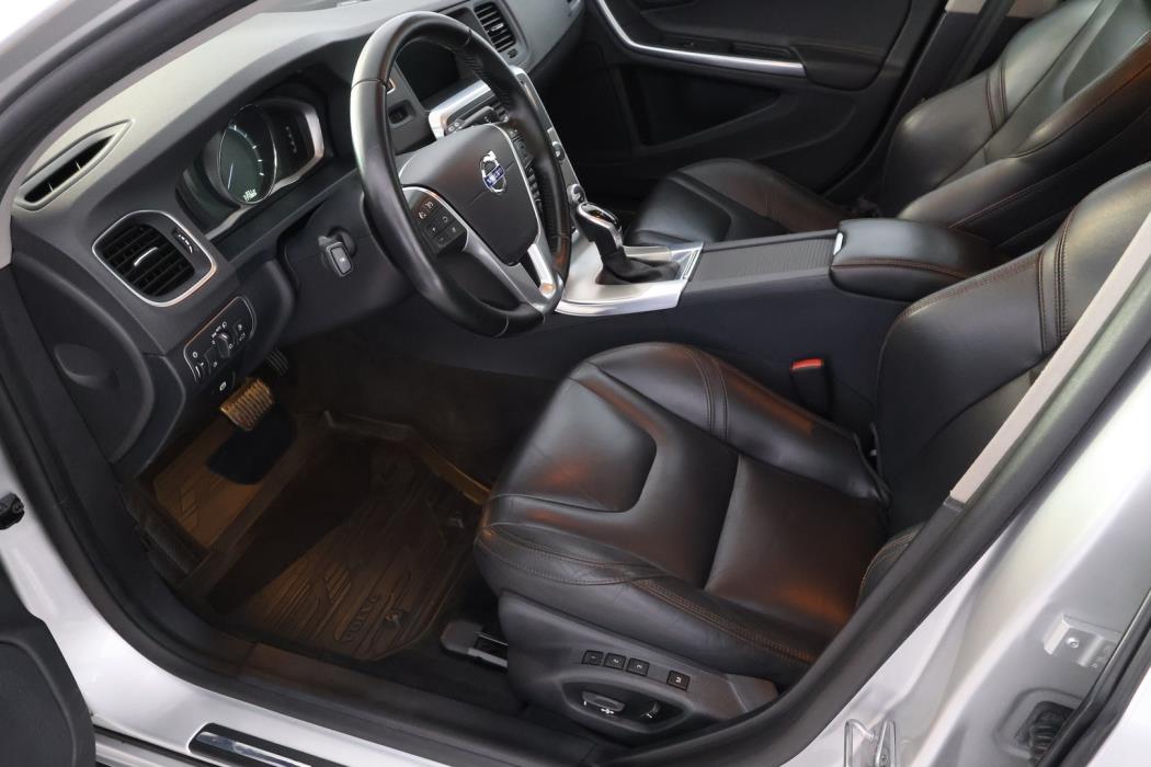 VOLVO V60 Cross Country 2016