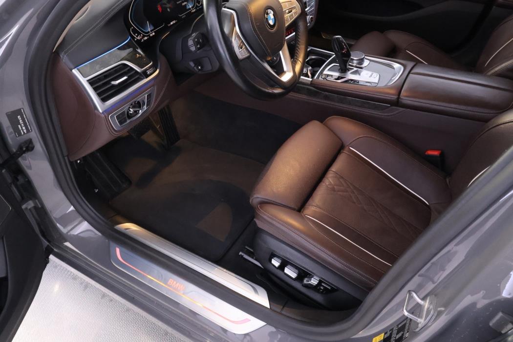 BMW 745 2019