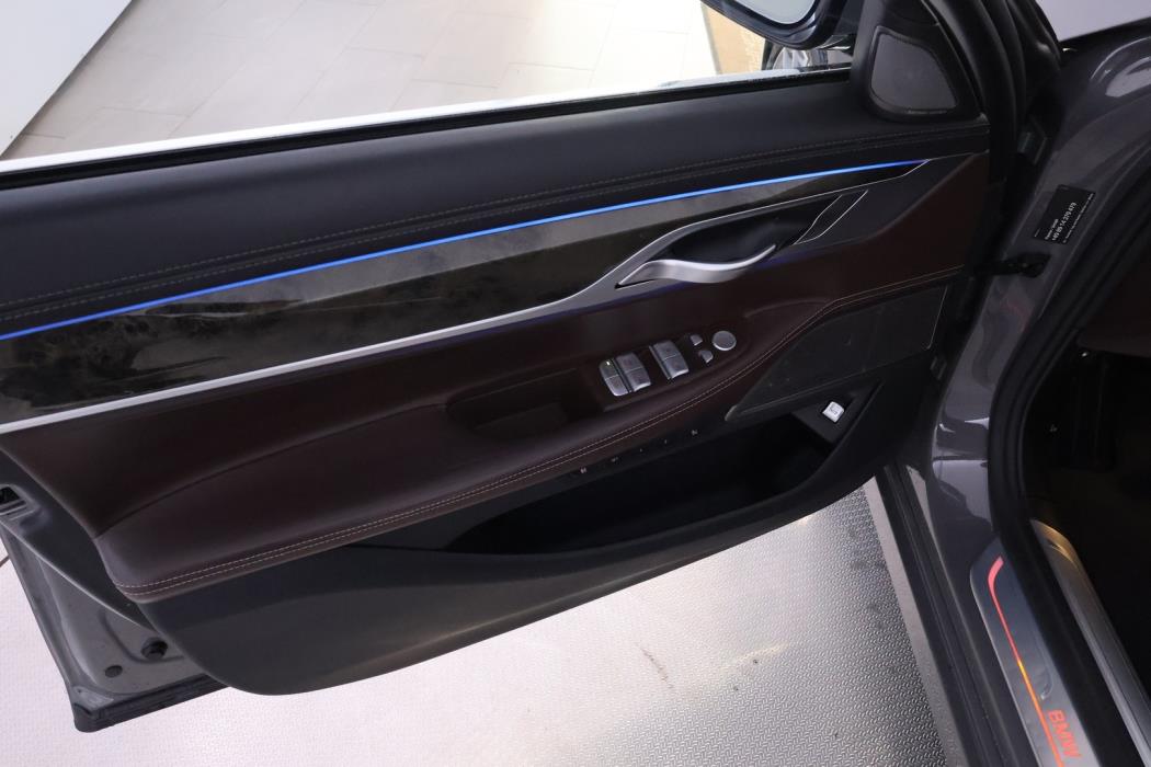 BMW 745 2019