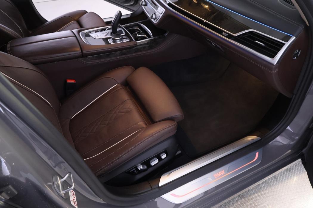 BMW 745 2019