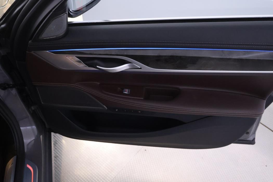 BMW 745 2019