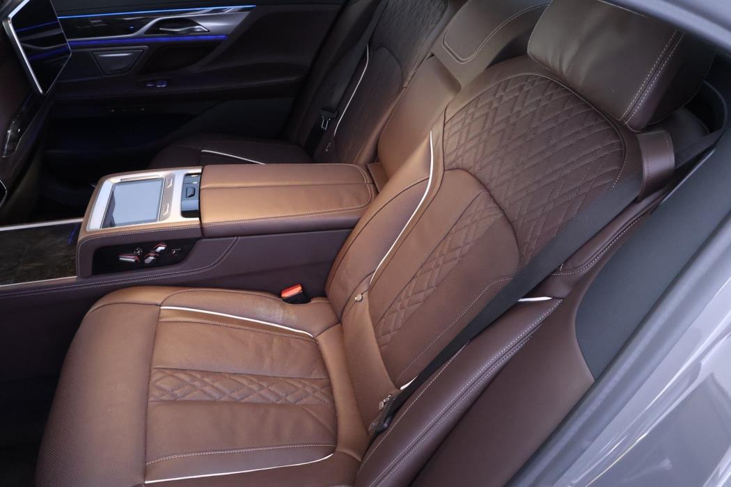 BMW 745 2019
