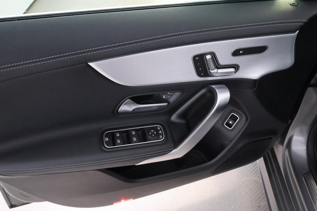 MERCEDES-BENZ A 2020