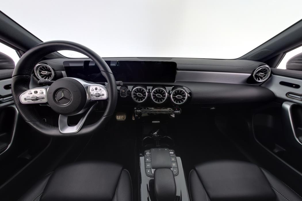 MERCEDES-BENZ A 2020