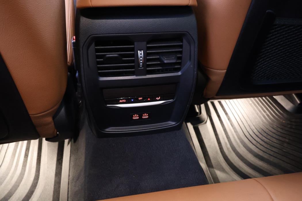 BMW 330 2023