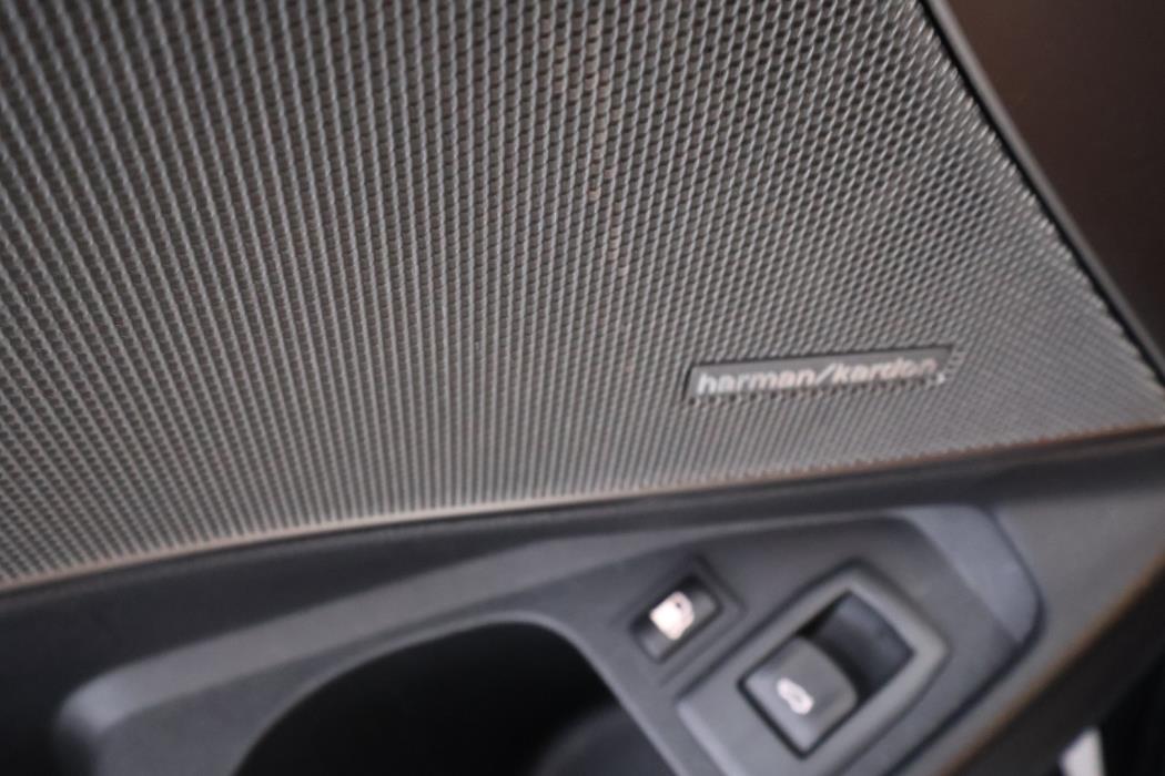 BMW 330 2023