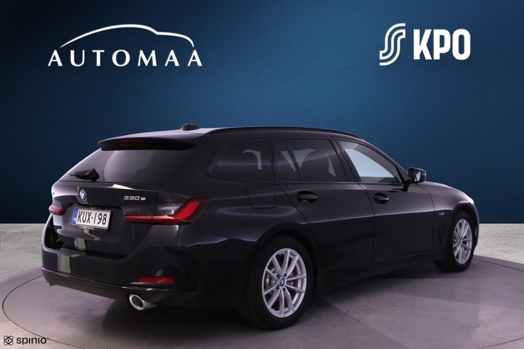BMW 330 2023