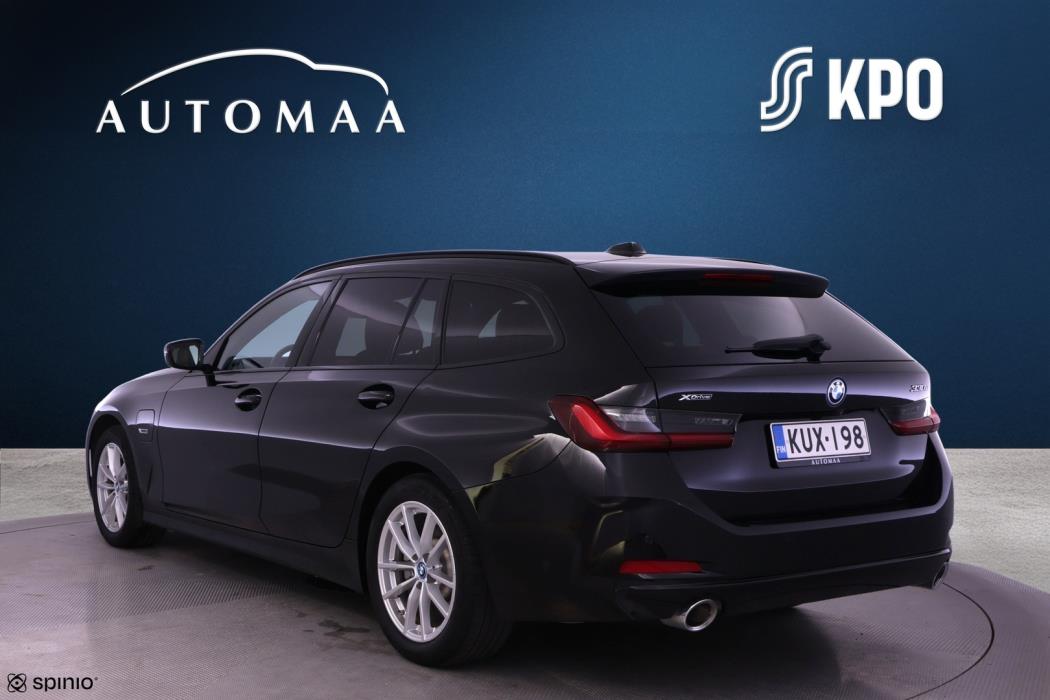 BMW 330 2023